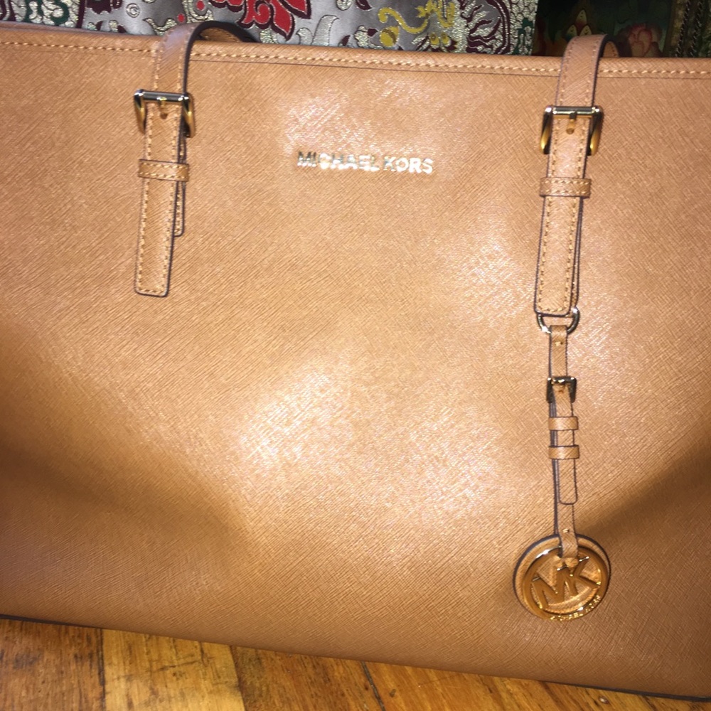 Micheal Kors  Jet Set Travel Medium Leather Tote